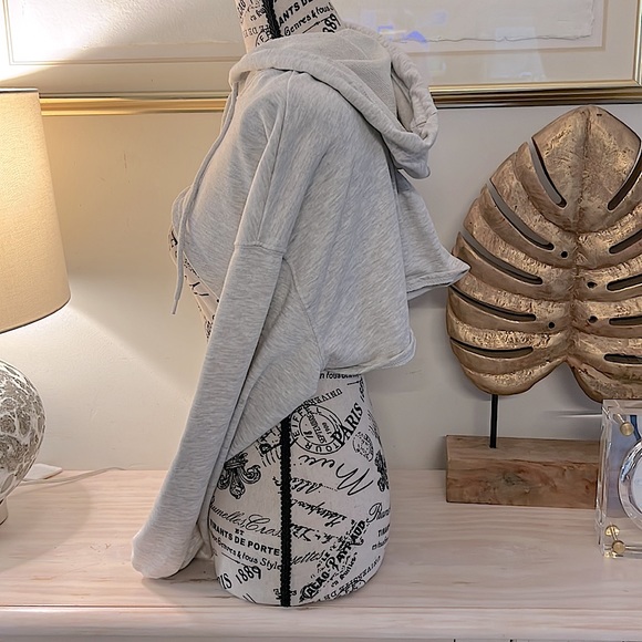 H&M Divided Crop top Hoodie - Picture 2 of 6